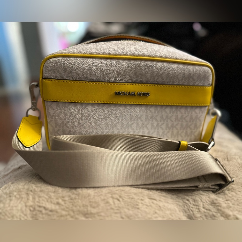Micheal Kors Crossbody